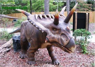 Dinozauri preistorici cu mărime naturală